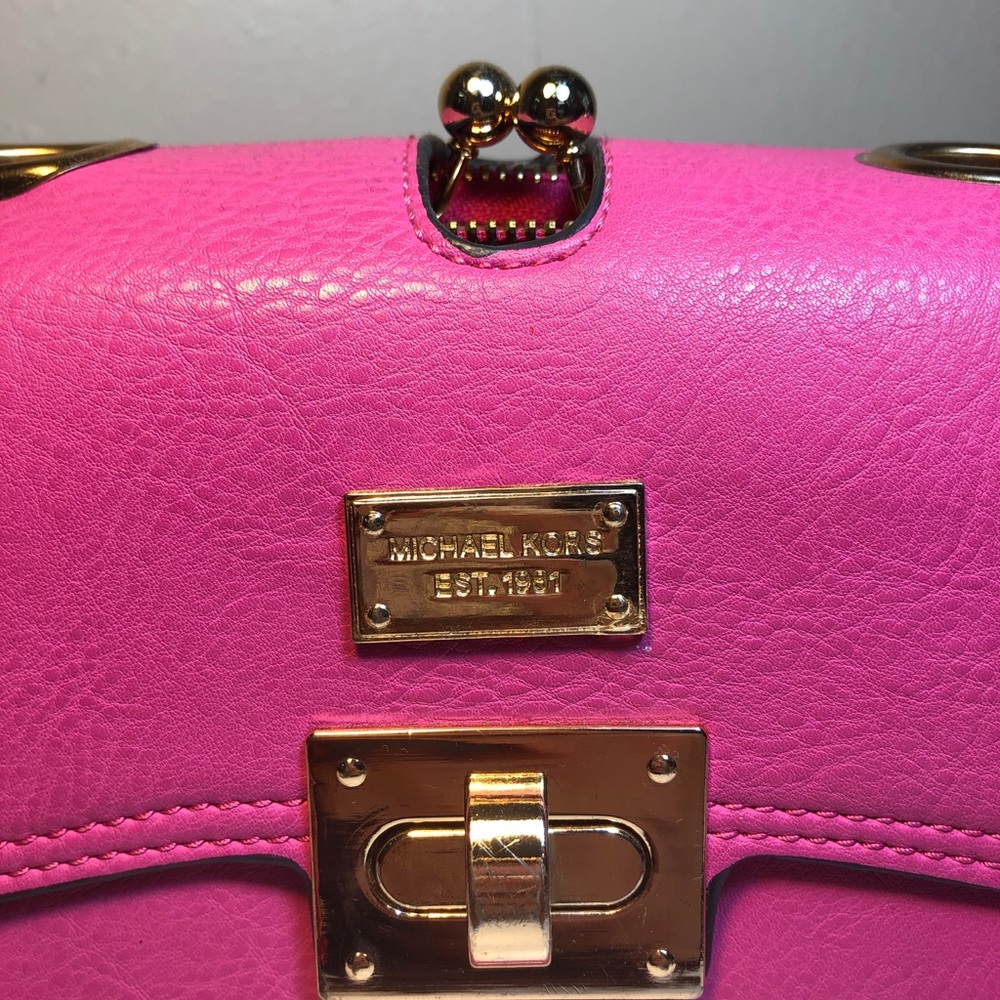 Pink bag with chains - Picture 3 of 5